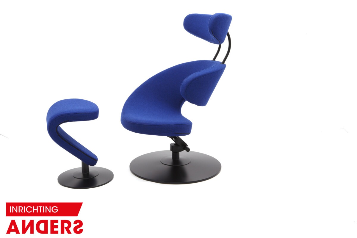 Varier (Stokke) peel kleur blauw met hocker Inrichting Anders Nieuwe en Tweedehands Designmeubels