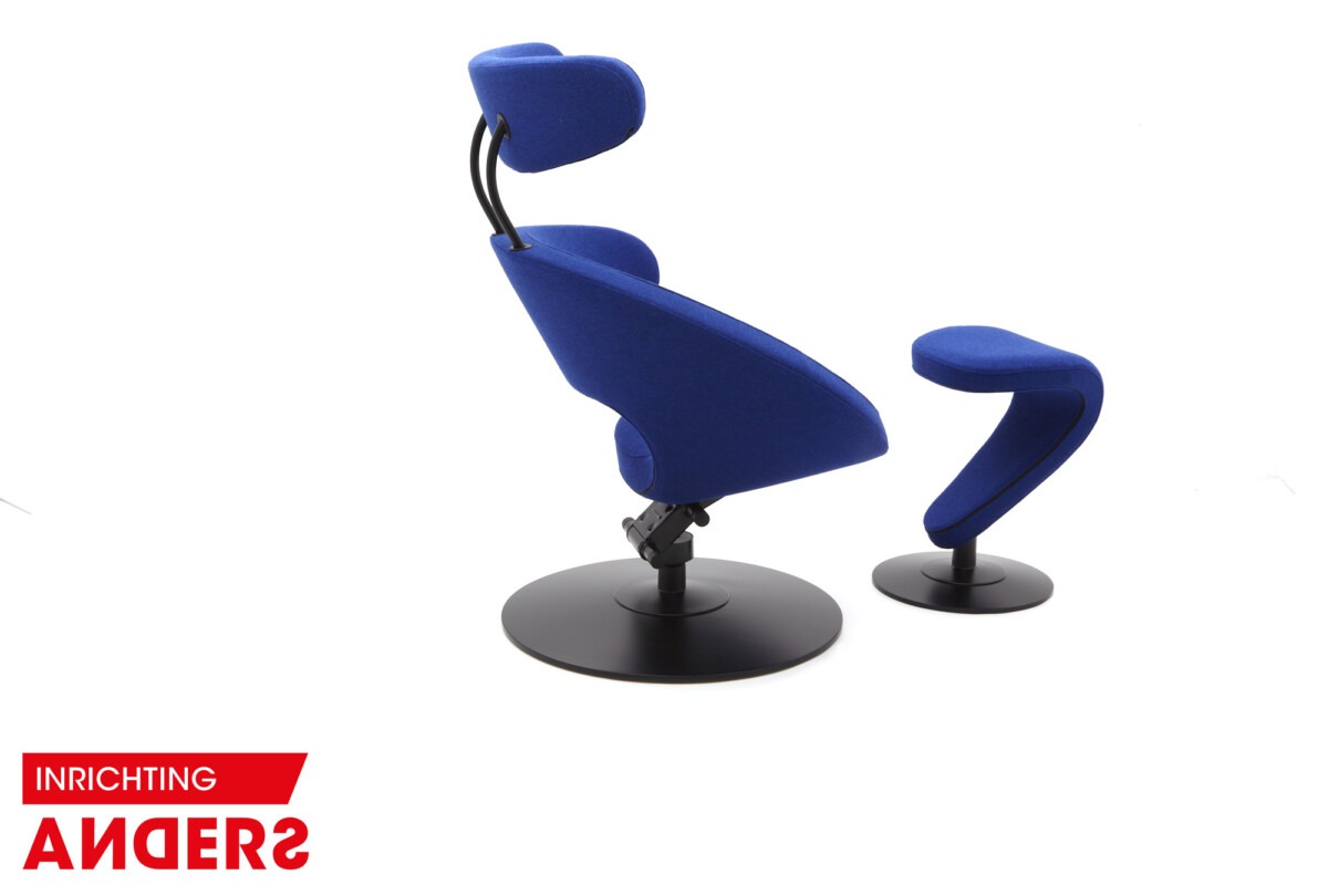 Varier (Stokke) peel kleur blauw met hocker Inrichting Anders Nieuwe en Tweedehands Designmeubels