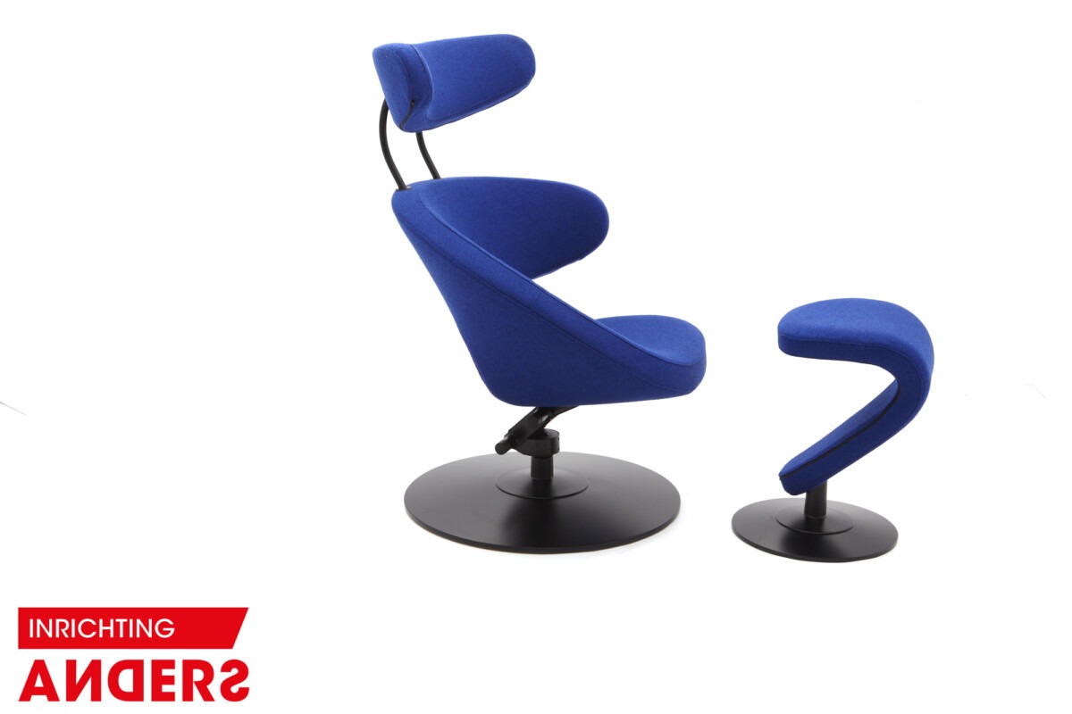 Varier (Stokke) peel kleur blauw met hocker Inrichting Anders Nieuwe en Tweedehands Designmeubels